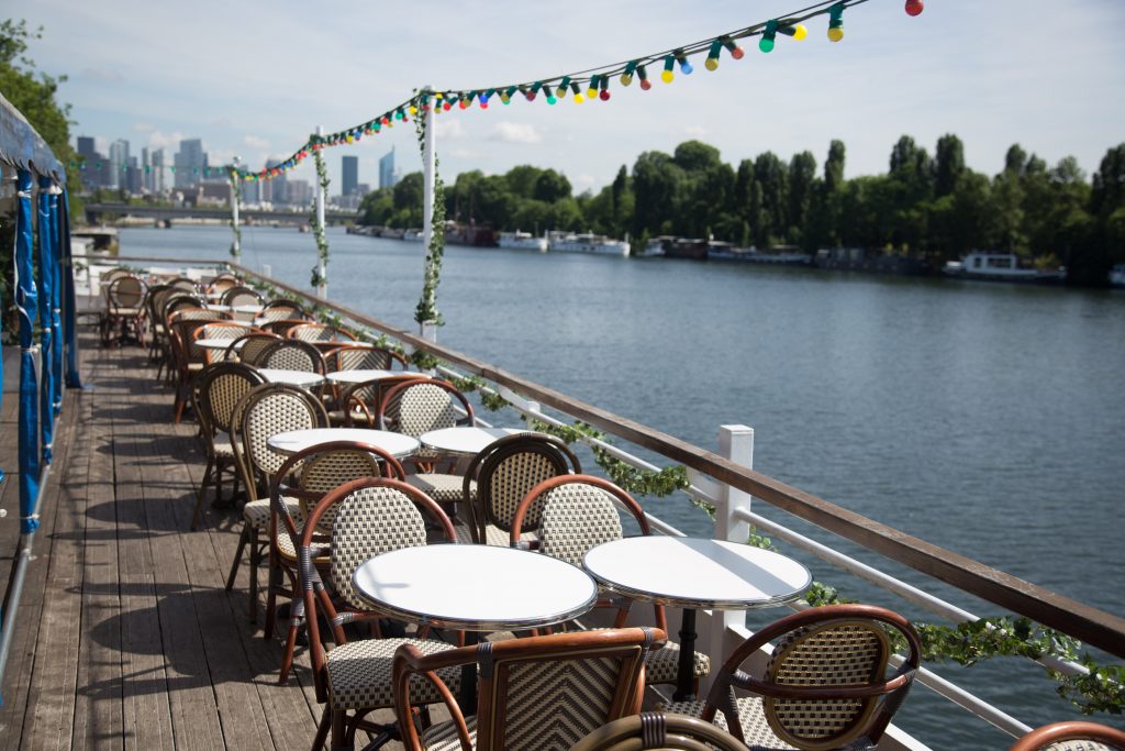 Restaurant en bord de fleuve à Paris : Aqua Restaurant