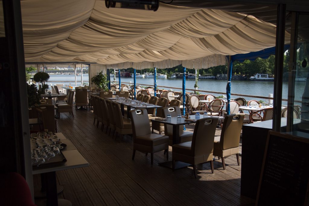 Aqua Restaurant, au bord de la Seine